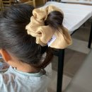 헤어코디 | 헤어악세사리 추천 골드 스크런치 꾸안꾸 코디 후기 feat.요이호이