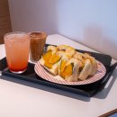 사랑가운데 | 대구 남구 대명동 카페 단호박식빵 맛집 엠프티커피