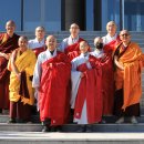 논산훈련소 법안대사님 수계법회 초청법문_안심정사 스님들과 티베트 스님들의 단체사진 이미지