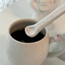 생활도자기(저녁) | 29cm에서 구매한 동글동글 핸드메이드 도자기 뚜껑 머그컵, 머들러. 애착컵이 되다☕️🌸 예나공방