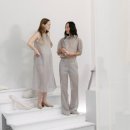 (주)내외리버스퀘어 | W11. 결혼식 2부 드레스 - 아모멘토 아워글래스 롱 드레스, 아모멘토 너티드 칼라 탑 그레이 후기