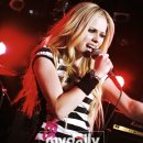 Avril Lavigne-Tomorrow 이미지