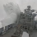 시청: 노르웨이 잠수함, 북극 전쟁 훈련에서 퇴역한 호위함 파괴 이미지