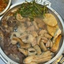 행복을 한 장의 사진에 담는다면 좋아하는 사람과 함께 음식을 먹는 장면 | 11월 상반기