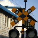 건널목 앞 이미지