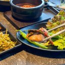 돼지두마리 이미지