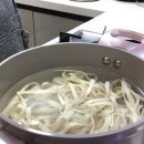 홍 두부 국수 이미지