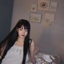 "공주가 따로 없네" 이유비, 럭셔리 침실 속 우아한 비주얼 순백의 파자마를 입고 널찍한 침실에서 다양한 포즈 이미지