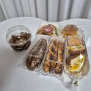 뚜레쥬르 신메뉴 솔직후기 _ 고단백하루견과스틱 고단백허니러스크 치즈트위스트스틱 라구소시지피자빵