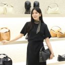 토템 원피스 실크 스카프 티락 가방 더현대서울 가드롭 컬렉션 쇼핑
