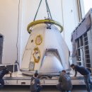 SpaceX의 최초 우주 탐험 크루 드래곤 캡슐이 Cape Canaveral에 도착합니다. 이미지