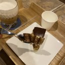 구암동139 | 마산 구암동 카페 그리다 김덕천 작가 전시와 함께하는 감성 가득 디저트 타임