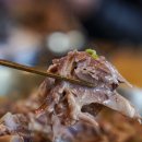 커피온리서 | 제주 조천읍 맛집 정성가득 고기가득 제주뼈칼국수먹고 원앤온리서 휴식