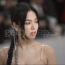 멧갈라 레드카펫에서 애티튜드 쩌는 한국배우 송혜교.gif (++고화질도 추가 ㄱㄱ) 이미지