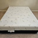 Queen-sized mattress + Box spring from Mattress Firm 이미지