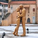 태양의 후예 동상 이미지