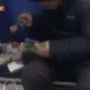 “순대 냄새에 토할 뻔”…지하철 ‘먹방 민폐족’ 5년 새 4200건 폭증