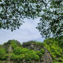 강변의 수채화 이미지