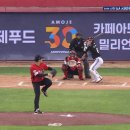 상무 피닉스 만기전역 구본혁의 2사 이후 1,2간 좋은 컨택 gif 이미지