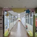 구름 타고 들어가는 병설유치원 복도 입구 감성 인테리어(울산무룡초등학교병설유치원환경개선) 이미지