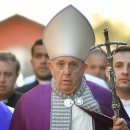 20/02/26 Turn off cellphones for Lent, says Pope Francis - Pontiff tells the faithful that it's a time to give up 'useless words, idle chatter, rumors 이미지