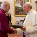 로마에서 저스틴 웰비 켄터베리 대주교가 프란치스코 교황을 만나다. 이미지