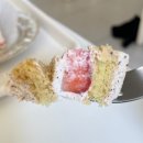 웰 하우스 | [송리단길 카페] 딸기 케이크 맛집 - &#34;Well haus 웰 하우스&#34; (내돈내산/솔직후기)