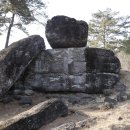 고인돌 보호각 이미지