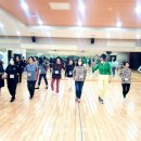 바른자세모델워킹 이미지