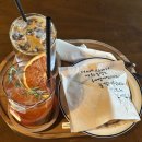 은빛 비치는 돌 이미지