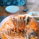 멸치가 살아있는 국수 이미지