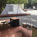 숲속에서 캠핑장 이미지