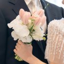 비즈블룸 | [아뜰리에블룸 본식 부케 후기] 화려한 맑은 비즈 드레스에 찰떡이었던 핑크 튤립 & 호접란 & 로즈 부케 💐