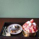 광주 빙수 맛집 동명동 카페 사월의 파랑 딸기 눈꽃빙수+흑임자 크로플