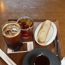 블루쇼콜라 | 카페 모모스커피 본점 메뉴 추천 - 오늘의 핸드드립, 아메리카노, 더블 바닐라 에끌레어, 무스 쇼콜라 후기
