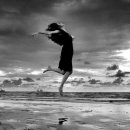 바다에 누워 이미지