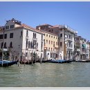 물위의 도시 이미지