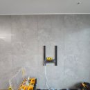 우미린 센텀오션 | 군산 우미린센텀오션 삼성 85인치 무타공 TV 설치｜대형TV도 안전하게 시공하는 티비달인