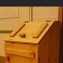 노란지붕-diy목공방=달성군청소년센터에서 2013년 2분기 가족캠프(목공예 DIY "다용도 쓰레기통(20리터)"일일특강) 참가자를 모집합니다. 이미지