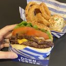 훈련원공원주차장 지하 1층 중앙 | 다운타우너 광교중앙역점 클래식치즈더블 끼리크림치즈 후기