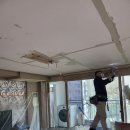 일동인테리어벽지 | 양산 누수 도배 거실 천장 누수 젖은 벽지 도배지 복구