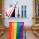 美 국무부, 전 세계 미 대사관에 동성애 상징하는 무지개 깃발 게양 승인 이미지