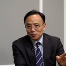 닥터둠 김영익 "내년 코스피 3500, 삼성전자 주가 9만원 밑으로 떨어질 것" 이미지