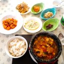 에딘버러 한인민박 Abbey Lane (애비레인) 오늘의 아침식사 메뉴 - 돼지고기고추장짜글이, 레몬크림새우볶음, 계란후라이 이미지