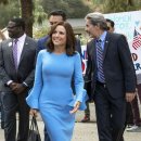 미국 시트콤 속 여성 정치인의 옷차림 이미지