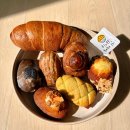 마들렌 | 공덕역 디저트 맛집 카페 플러피 베이크샵 소금빵 마들렌 후기
