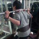 바벨과 사람 헬스클럽 이미지