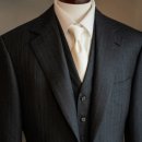 크라운핏 | [에스코티지] 영국 하디미니스 크라운클래식 차콜 스트라이프 3피스 정장 제작 후기