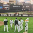 포스트105 | “끝내기 승리와 불꽃의 밤 — 2025 한화이글스 피날레 경기 현장 후기” 카스존 105구역 4열 11번