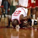 마이너리그 더블A 버밍햄 배론스 야구선수시절 마이클 조던이 농구하는 장면 이미지